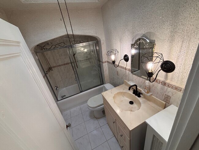 Hall bath - 5650 Woodcrest Ave