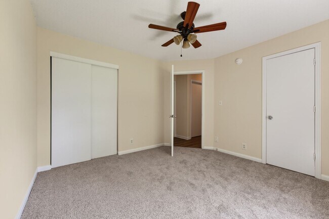 Building Photo - 573 Waldorf Dr