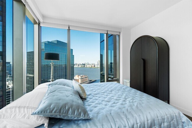 Building Photo - 99 Hudson St