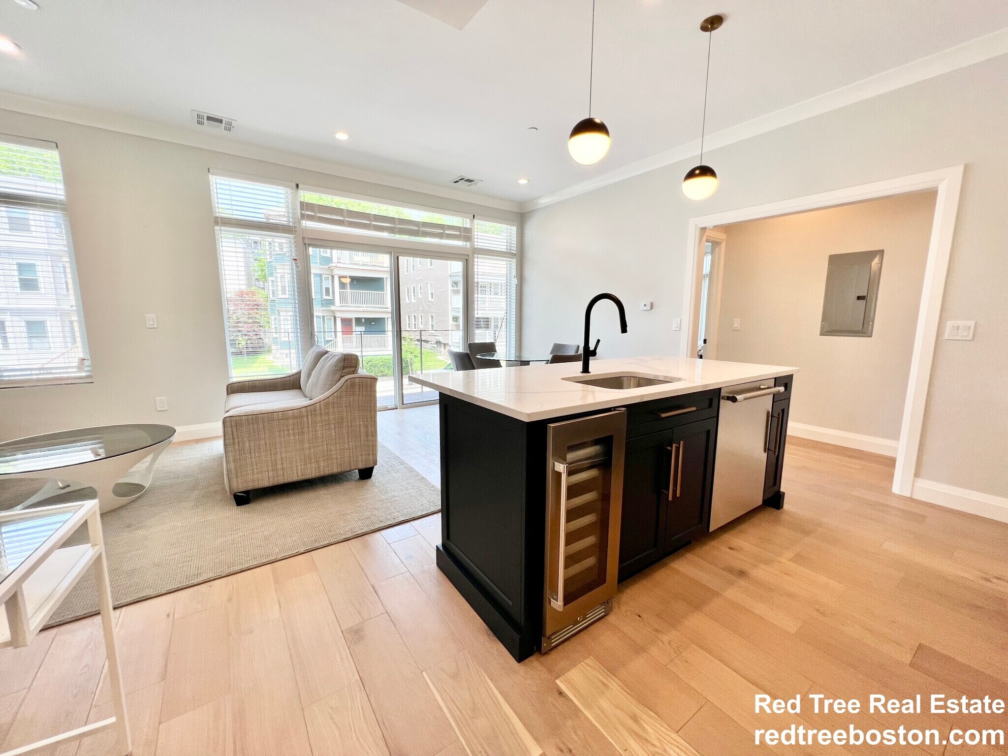 Building Photo - 142 Pleasant St