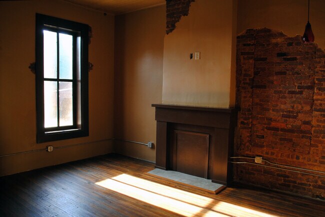 Building Photo - 115 S 8th St