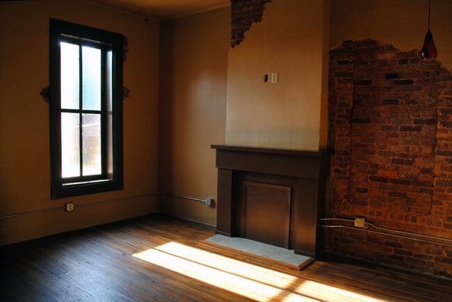 Building Photo - Beautiful 1BR Contemporary Downtown Loft