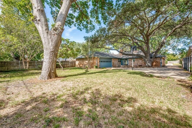 Building Photo - Extraordinary Irving Home on Quiet cul-de-sac!