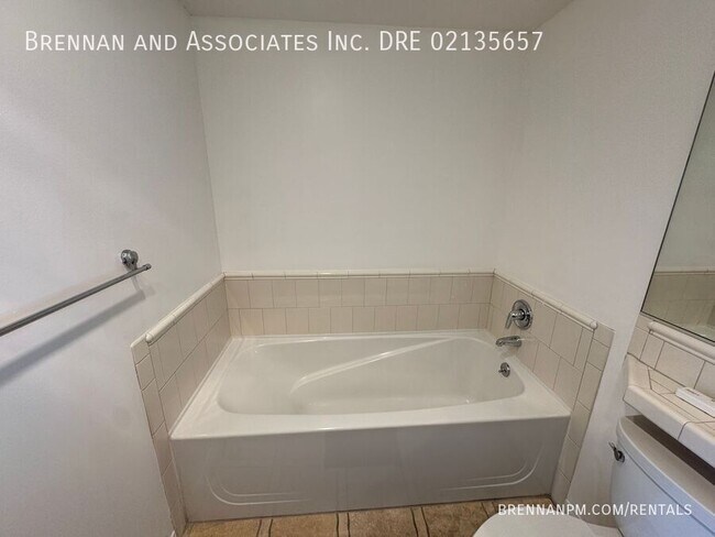 Building Photo - 850 Beech St