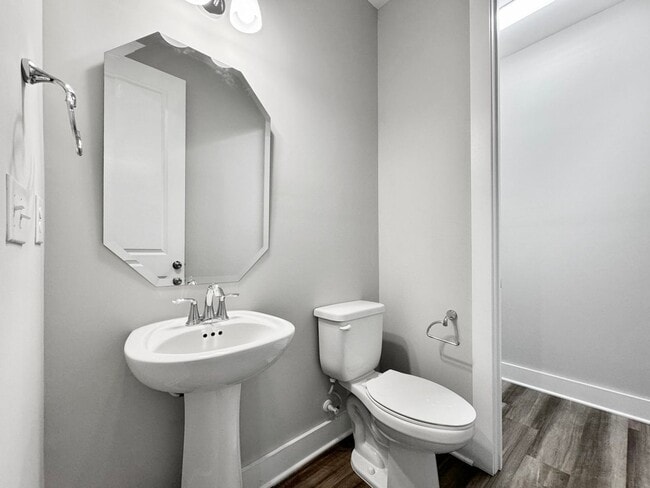 Building Photo - Gorgeous Aria at the Park 3 Bedroom Townhouse!