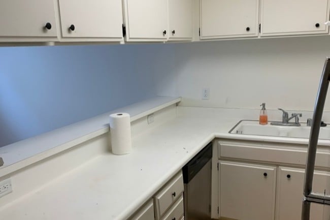 Building Photo - 11610 Moorpark St