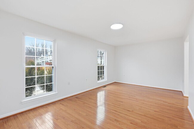 Building Photo - Welcome to this stunning end residence perfectly positioned in a highly desirable setting.