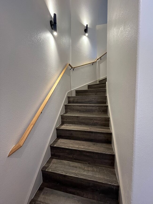 Building Photo - Modern 2 Bedroom 2 Bathroom NW Home In A G...