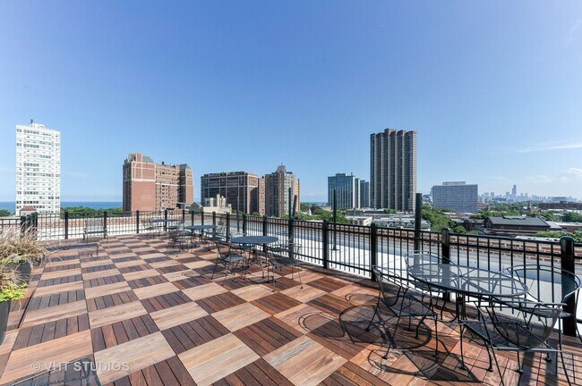 Building Photo - Spacious 2 Bed 2 Bath, East Lakeview