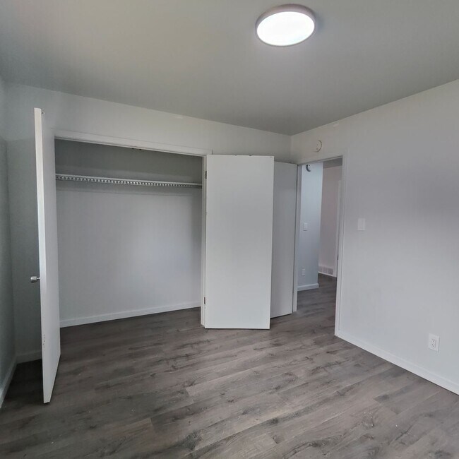 Building Photo - 2 Bedroom in North Boulder Triplex