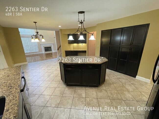 Building Photo - 2263 Sentier Dr