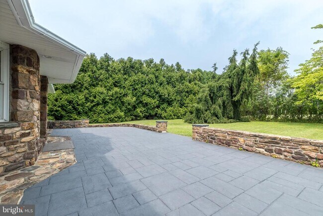 Building Photo - 38 Chestnut Valley Dr