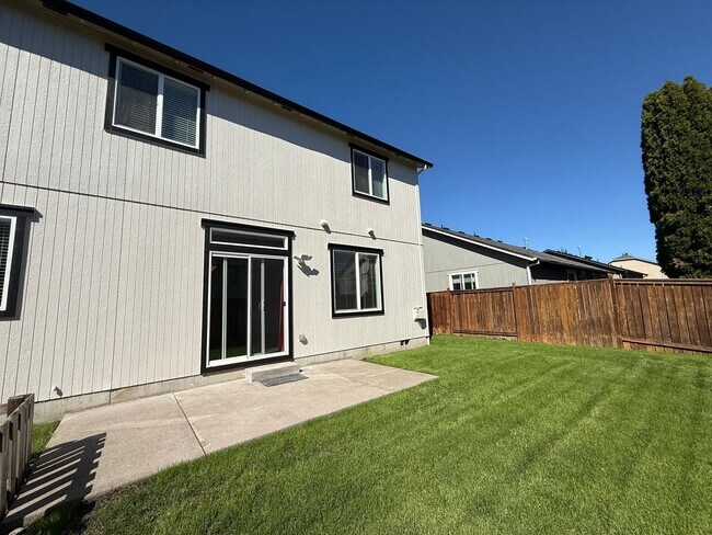 Building Photo - Freshly Updated Four Bedroom