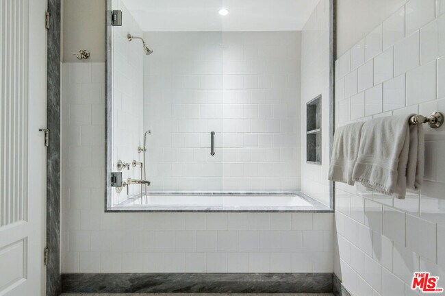 Building Photo - 15225 Palisades Village Ln