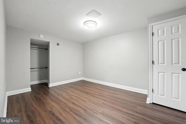 Building Photo - 11109 Ravine Dr