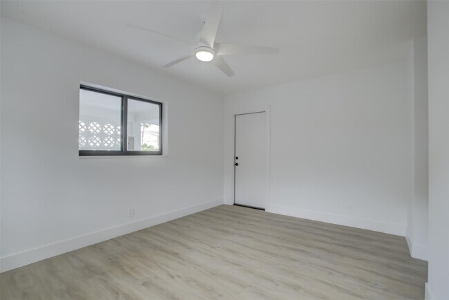Building Photo - 2155 NE 56th Ct