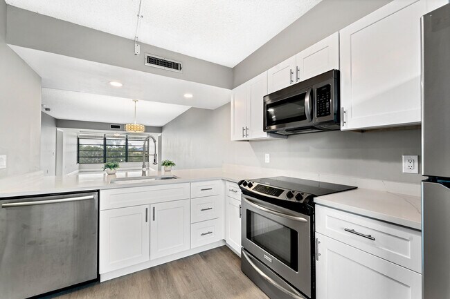 Building Photo - 3636 Whitehall Dr