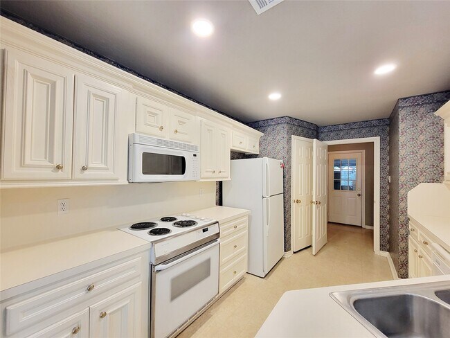 Building Photo - 309 Rolling Hills Dr W
