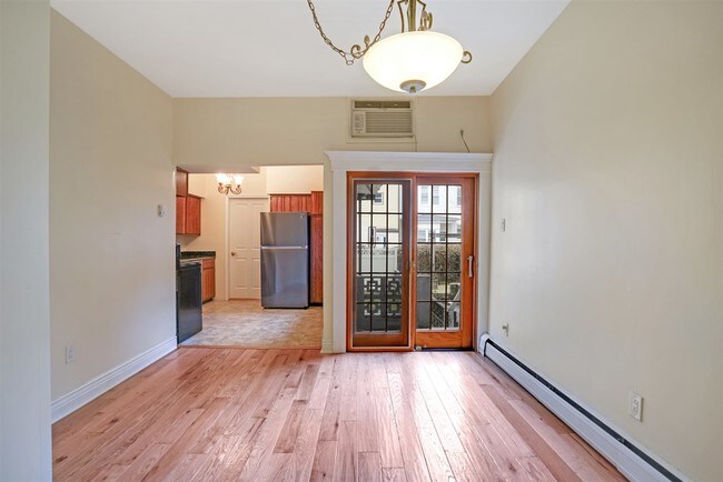 Building Photo - 32 46th St