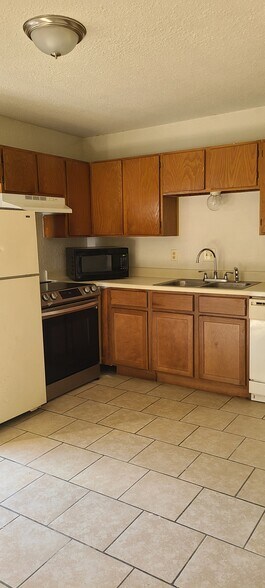 Building Photo - 1106 Verde Dr