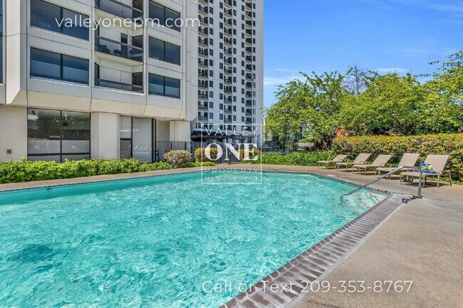 Building Photo - Fully Furnished Condo With Panoramic San Francisco Bay Views and Unbeatable Amenities