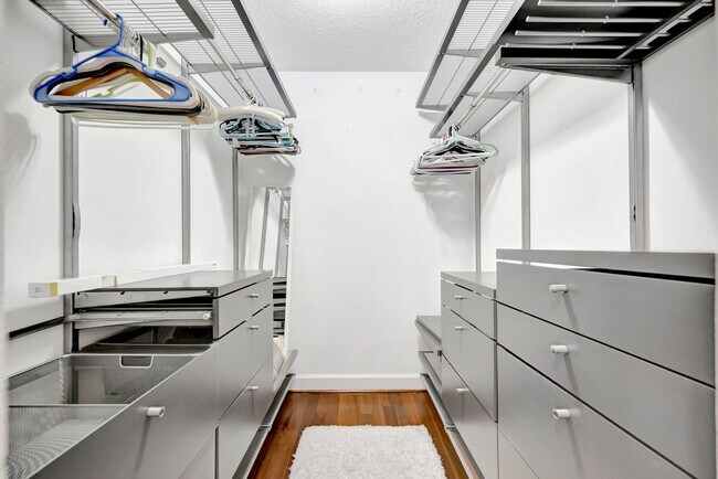 Building Photo - 28 Michiana Dr