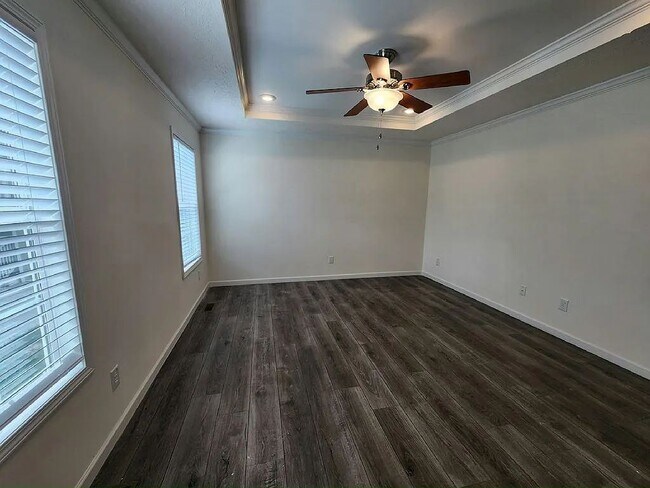 Building Photo - 172 Eland Dr