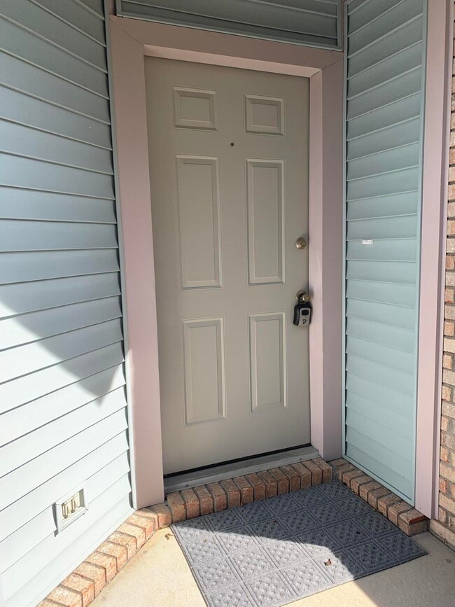 Building Photo - 360 Evergreen Ave