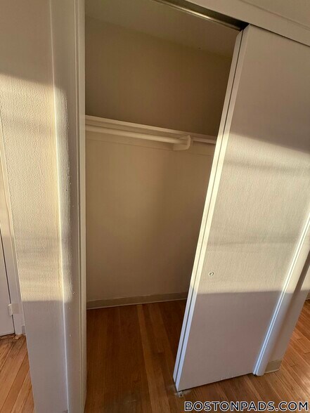 Building Photo - 8 Riverside St