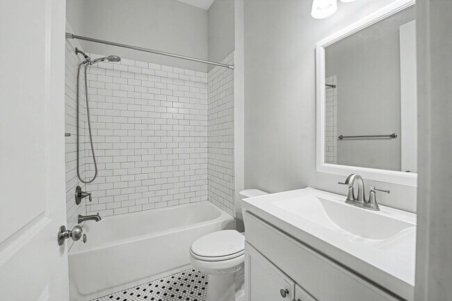 Building Photo - 311 W 39th St