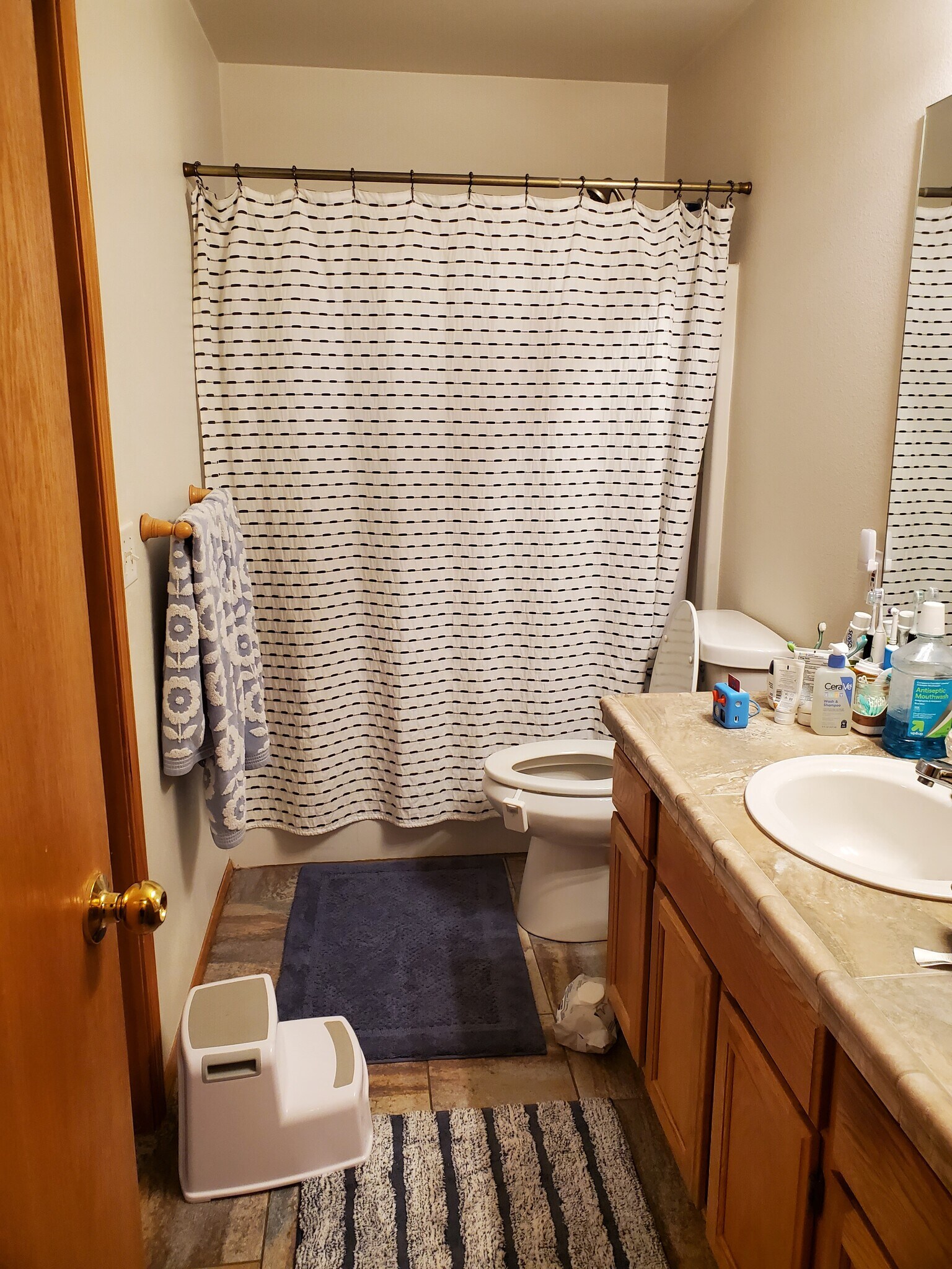 Full Bath with shower & tub - 2908 St Paul St