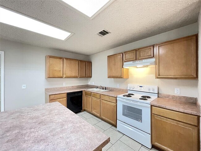 Building Photo - 3079 Hill St