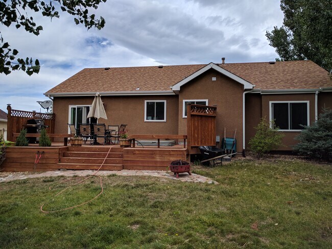 Large private deck in back - 2445 Amberwood Ln