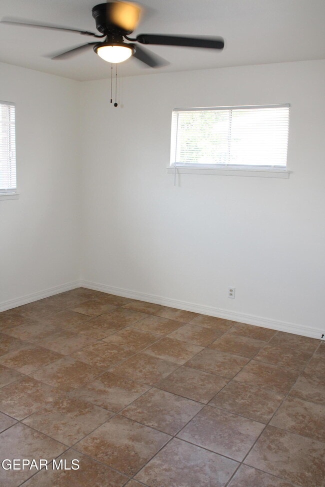 Building Photo - 5656 Sun Valley Dr