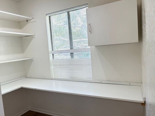 Building Photo - Charming Condo Near Monterey Coast