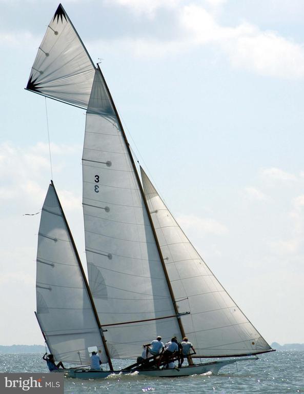 Building Photo - 219 E Chew Ave