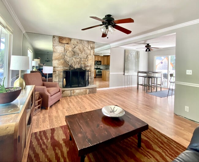 Building Photo - 11540 Sandy Creek Dr