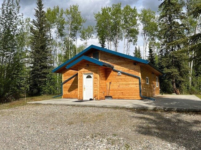 Building Photo - 2 Bed 1 Bath Single Family Home in North Pole- NO PETS