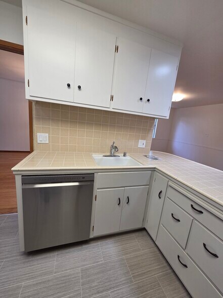 Building Photo - 827 Norvell St