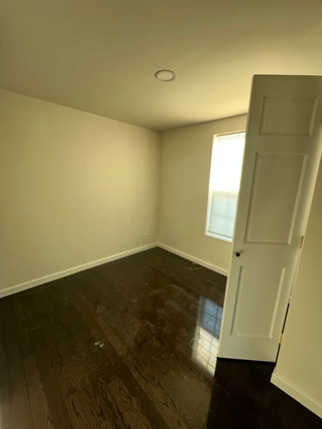 Building Photo - 648 S 17th St