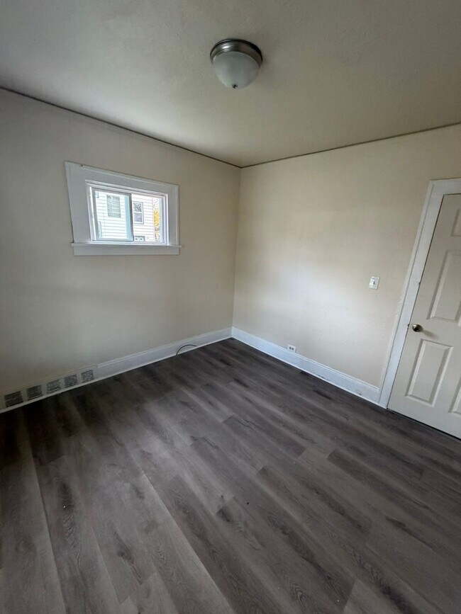 Building Photo - 12706 Parkhill Ave