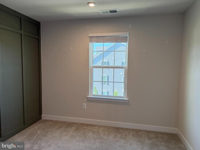 Building Photo - 927 Ericcson Ln