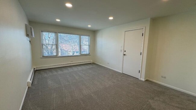 Building Photo - 3 bedroom in CHICAGO IL 60630