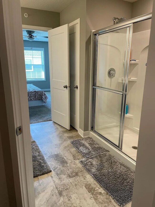 Building Photo - Awesome woodbury townhouse available!