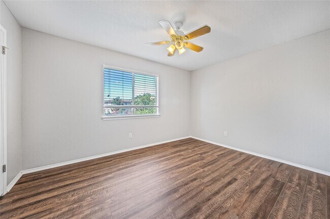 Building Photo - 709 Black Isle Dr