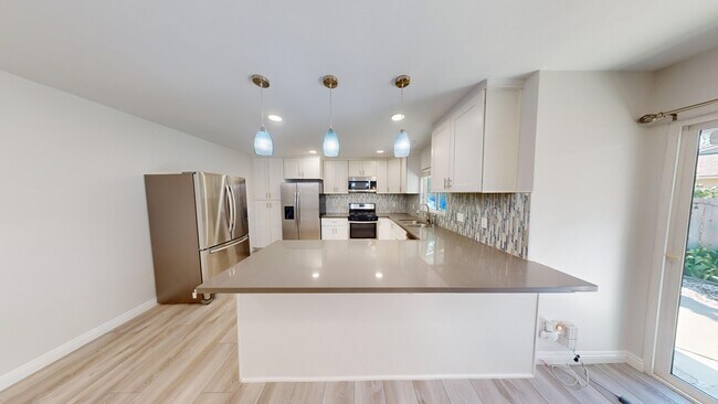 Primary Photo - 5165 Remington Rd