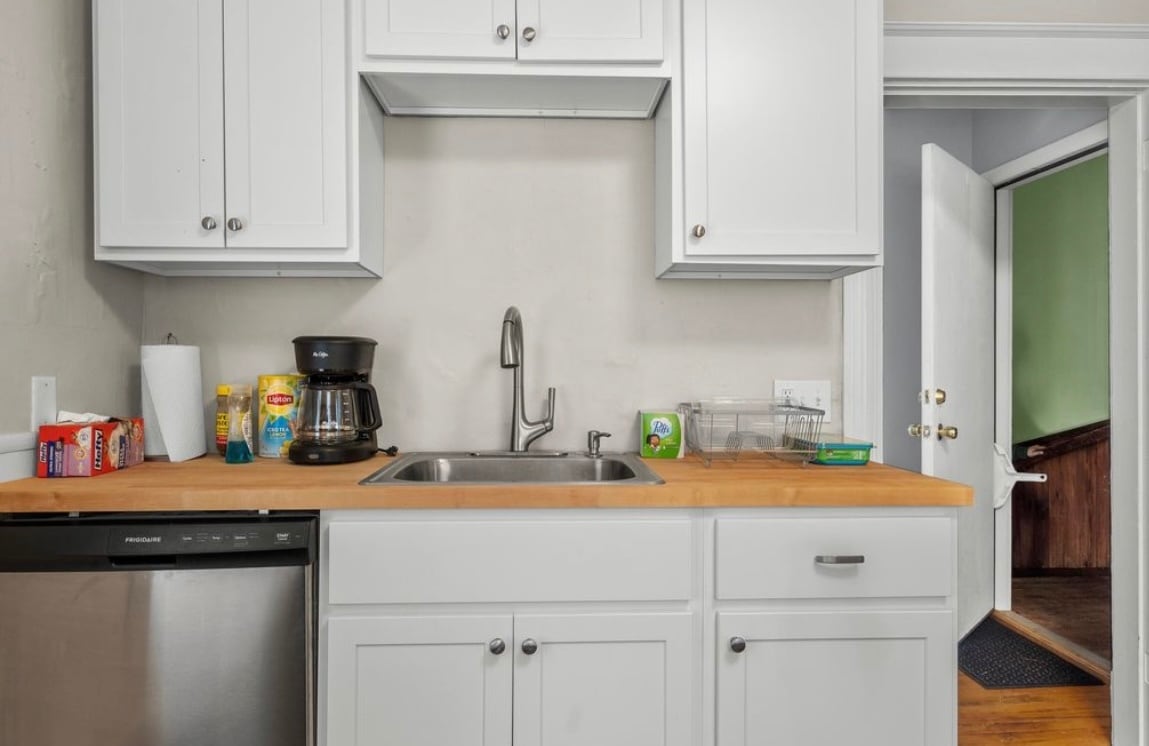 Building Photo - 41 Burbank St