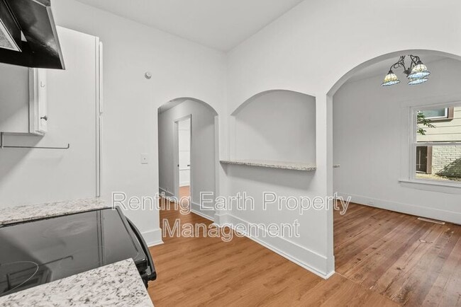 Building Photo - 609 34th St S