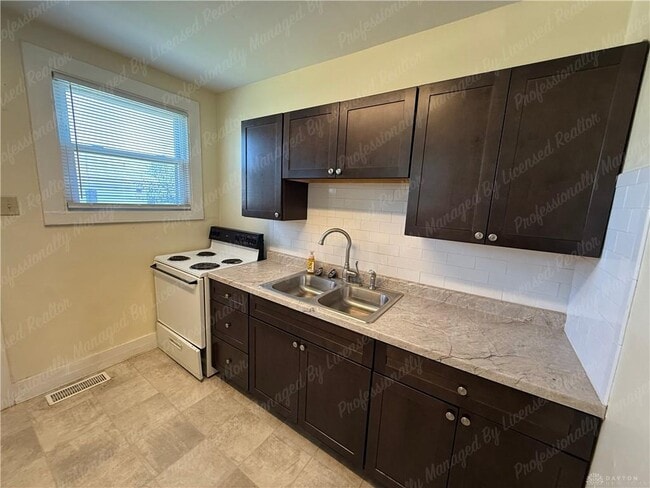 Building Photo - 1835 Hillsdale Ave