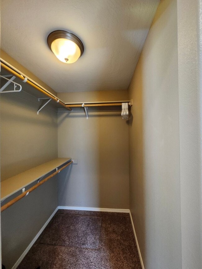 Building Photo - Move-In Special: $700 off Move-in Costs, G...